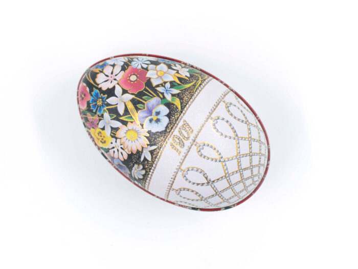 Påskägg i plåt: Fabergé Sovereign Blomster