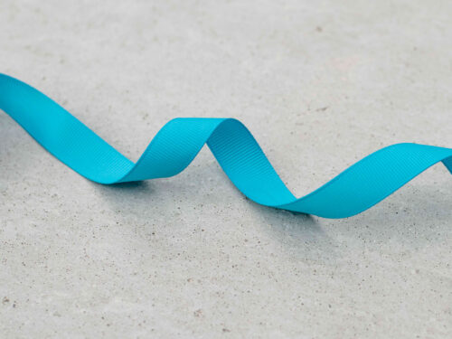 Ribbat satinband i färgen blå aqua